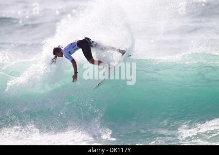 Jan 12, 2011 - Sydney, Australie - JACK FREESTONE (Gold Coast, Australie) s'inclina hors de le Billabong ASP World Junior Championships en 9e position quand il a été défait par Charles Martin (BPL) lors de la ronde 4 à Sydney's North Narrabeen Beach le mercredi 12 janvier 2011.Freestone, qui était leadig les évaluations prochaines dans l'événement, tient toujours une chance de l'ASP 2010 Wor Banque D'Images