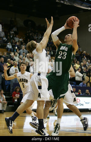 12 janvier 2011 - Akron, Ohio, États-Unis d'Amérique - 12 janvier 2011 - Akron, Ohio - Ohio Bobcats avant Ivo Baltic (# 23) dans la première moitié lors d'un match entre les Bobcats de l'Ohio et de l'Akron Zips au Rhodes Arena. L'Université de l'Ohio Akron mène 37-21. (Crédit Image : © Bryan Rinnert/global/ZUMAPRESS.com) Southcreek Banque D'Images