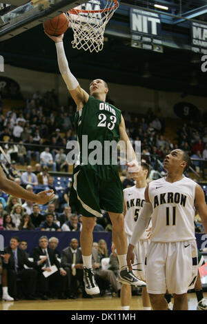 12 janvier 2011 - Akron, Ohio, États-Unis d'Amérique - 12 janvier 2011 - Akron, Ohio - Ohio Bobcats avant Ivo Baltic (# 23) dans la première moitié lors d'un match entre les Bobcats de l'Ohio et de l'Akron Zips au Rhodes Arena. L'Université de l'Ohio Akron mène 37-21. (Crédit Image : © Bryan Rinnert/global/ZUMAPRESS.com) Southcreek Banque D'Images