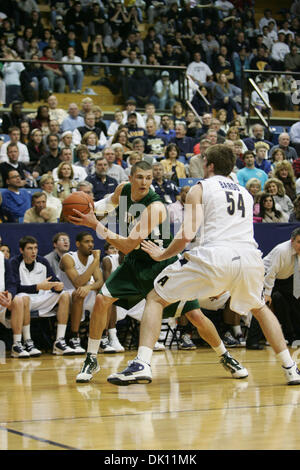 12 janvier 2011 - Akron, Ohio, États-Unis d'Amérique - 12 janvier 2011 - Akron, Ohio - Ohio Bobcats avant Ivo Baltic (# 23) dans la première moitié lors d'un match entre les Bobcats de l'Ohio et de l'Akron Zips au Rhodes Arena. L'Université de l'Ohio Akron mène 37-21. (Crédit Image : © Bryan Rinnert/global/ZUMAPRESS.com) Southcreek Banque D'Images