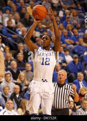 15 janvier 2011 - Lexington, Kentucky, USA - Kentucky Wildcats guard Brandon Knight (12) mis en trois de ses 19 points dans le Kentucky LSU a joué le samedi 15 janvier 2011 à Lexington, KY. Photo par Mark Cornelison | Personnel. (Crédit Image : © Lexington Herald-Leader/ZUMAPRESS.com) Banque D'Images