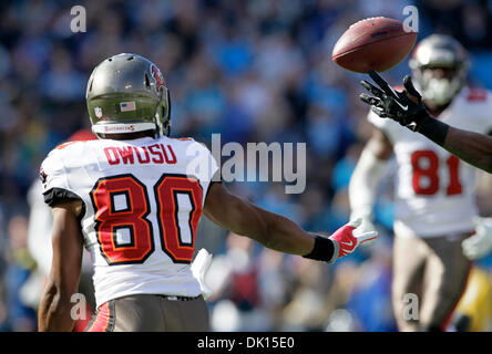 Charlotte, Floride, USA. 1er décembre 2013. DANIEL WALLACE | fois.Carolina Panthers Drayton évoluait Florence (29) une note de conseils destinés à Tampa Bay Buccaneers receveur Chris Owusu (80) au cours du premier trimestre de Bank of America Stadium à Charlotte le Dimanche, Décembre 1, 2013. Crédit : Daniel Wallace/Tampa Bay Times/ZUMAPRESS.com/Alamy Live News Banque D'Images