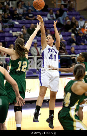 15 janvier 2011 - Fort Worth, Texas, US - TCU Horned Frogs Avant Rachel Rentschler (41) en action contre le Colorado State Rams. TCU bat Colorado State 66-40 à Daniel-Meyer Coliseum. (Crédit Image : © Andrew Dieb/global/ZUMAPRESS.com) Southcreek Banque D'Images