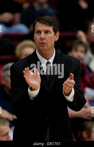 15 janvier 2011 - Stanford, Californie, États-Unis d'Amérique - Entraîneur-chef de l'État de Washington Ken os de la magistrature. L'État de Washington a battu 61-58 à Stanford Maples Pavilion. (Crédit Image : © Kelly L Cox/global/ZUMAPRESS.com) Southcreek Banque D'Images