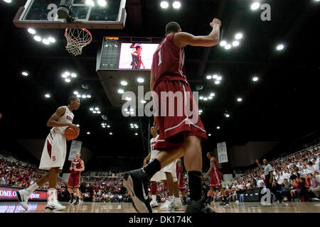 15 janvier 2011 - Stanford, California, United States of America - Washington State guard Klay Thompson (1) célèbre son panier. L'État de Washington a battu 61-58 à Stanford Maples Pavilion. (Crédit Image : © Kelly L Cox/global/ZUMAPRESS.com) Southcreek Banque D'Images