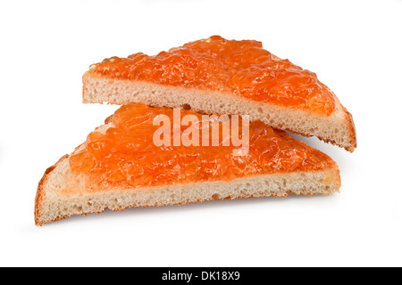 La confiture sur des toasts isolé sur fond blanc Banque D'Images