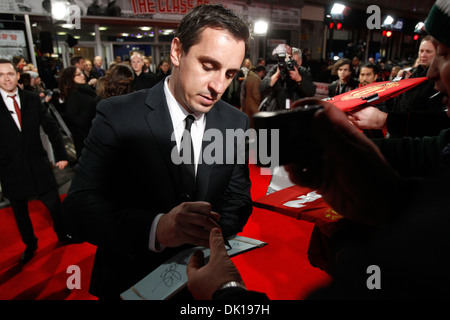 L'ancien joueur de Manchester United et l'Angleterre Gary Neville arrive pour la première mondiale du documentaire 'La classe de 92' Banque D'Images