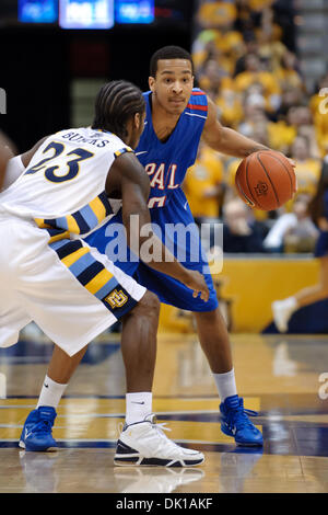 18 janvier 2011 - Milwaukee, Wisconsin, États-Unis - Garde côtière canadienne DePaul Brandon Young (20) pendant le jeu entre le Marquette Golden Eagles et les démons à la DePaul Blue Bradley Center de Milwaukee, WI. Marquette défait 94-64 DePaul. (Crédit Image : © John Rowland/ZUMAPRESS.com) Southcreek/mondial Banque D'Images