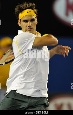 19 janvier 2011 - Melbourne, Victoria, Australie - Roger Federer (SUI) en action au cours de son deuxième tour contre Gilles Simon (FRA) le troisième jour de l'Open d'Australie 2011 à Melbourne, Australie. (Crédit Image : © basse Sydney/global/ZUMAPRESS.com) Southcreek Banque D'Images