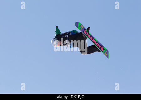 20 janv. 2011 - La Molina, Espagne - FRED BLOGS en compétition dans la catégorie des championnats du monde de snowboard (crédit Image : © Howard Sayer/ZUMApress.com) Banque D'Images