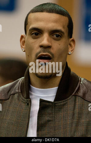 20 janvier 2011 - Westwood, Californie, États-Unis - Los Angeles Lakers en avant Matt Barnes observe le jeu de basket-ball de NCAA entre la Californie et l'Ours d'or à UCLA Bruins Pauley Pavilion. Les Bruins a ensuite battu l'Ours d'Or avec un score final de 86-84. (Crédit Image : © Brandon Parry/global/ZUMAPRESS.com) Southcreek Banque D'Images