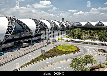 Vue extérieure de l'aéroport de Suvarnabhumi, à Bangkok, Thaïlande Banque D'Images