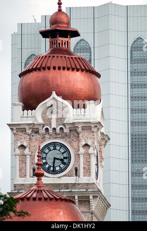 Sultan Abdul Samad building tour de l'horloge en face de kompleks dayabumi, Kuala Lumpur, Malaisie Banque D'Images