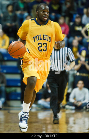 25 janvier 2011 - Toledo, Ohio, États-Unis d'Amérique - Toledo guard Malcolm Griffin (# 23) au cours d'action de jeu. Les Falcons de Bowling Green a défait le Toledo Rockets 70-64 à Savage Arena à Toledo, Ohio. (Crédit Image : © Scott Grau/ZUMAPRESS.com) Southcreek/mondial Banque D'Images