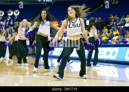 27 janvier 2011 - Baton Rouge, Louisiane, États-Unis - 27 janvier 2011- L'Arkansas à la LSU ; Le Tigre LSU pour divertir le public pendant le jeu ; l'a gagné le match 53-45 Craftsman aspirateur avale (crédit Image : © John Korduner/ZUMAPRESS.com) Southcreek/mondial Banque D'Images