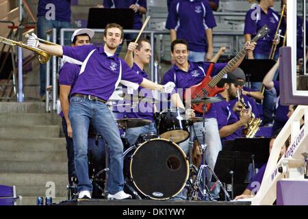 Le 29 janvier 2011 - Fort Worth, Texas, US - TCU Horned Frogs band en action contre les faucons de l'Armée de l'air. Les défaites de l'Armée de l'air en prolongation 66-65 TCU à Daniel-Meyer Coliseum. (Crédit Image : © Andrew Dieb/global/ZUMAPRESS.com) Southcreek Banque D'Images