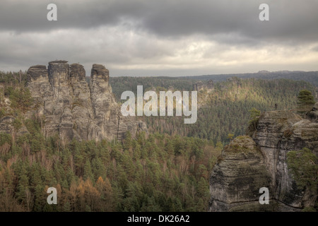 Bastei avec Kleine Gans rock formation, Sächsische Schweiz National Park, North Carolina, United States Banque D'Images