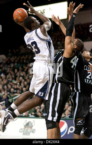 Le 5 février, 2011 - Cleveland, Ohio, États-Unis - Butler avant Khyle Marshall (23) shoots contre Cleveland State center Aaron Pogue (44) au cours du premier semestre. Les Bulldogs de Butler défait les Vikings 73-61 Cleveland State au Wolstein Center de Cleveland (Ohio). (Crédit Image : © Frank Jansky/global/ZUMAPRESS.com) Southcreek Banque D'Images