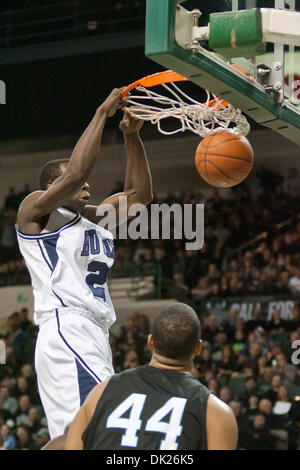 Le 5 février, 2011 - Cleveland, Ohio, États-Unis - Butler avant Khyle Marshall (23) avec un dunk au cours du premier semestre contre Cleveland State. Les Bulldogs de Butler défait les Vikings 73-61 Cleveland State au Wolstein Center de Cleveland (Ohio). (Crédit Image : © Frank Jansky/global/ZUMAPRESS.com) Southcreek Banque D'Images