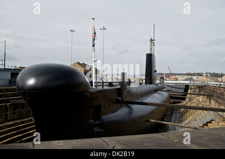 La guerre froide, sous-marin HMS Ocelot en cale sèche au chantier naval historique, Chatham, Kent, UK Banque D'Images