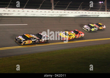 12 février 2011 - Daytona Beach, Floride, États-Unis d'Amérique - Le projet de deux-voiture était une pratique populaire chez les conducteurs tout au long de l'année 2001 Budweiser Shootout à Daytona International Speedway de Daytona Beach, Fl. (Crédit Image : © David Roseblum/ZUMAPRESS.com) Southcreek/mondial Banque D'Images