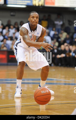 12 février 2011 - Villanova, New York, États-Unis - Villanova Wildcats guard Malick Wayns (2) passe le ballon.Dans une grande bataille de l'est # 9 # 4 Pittsburgh mène Villanova à mi 27-23, dans un jeu qui se joue à l'Pavillion de Villanova, Mississippi (crédit Image : © Mike Southcreek human life by Sylvester Graham/global/ZUMAPRESS.com) Banque D'Images