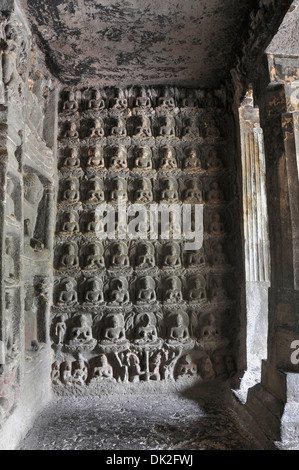 07 : la grotte de Shravasti miracle représenté par une sculpture sur deux côtés de vestibule. Grottes d'Ajanta, Aurangabad, Maharashtra Banque D'Images