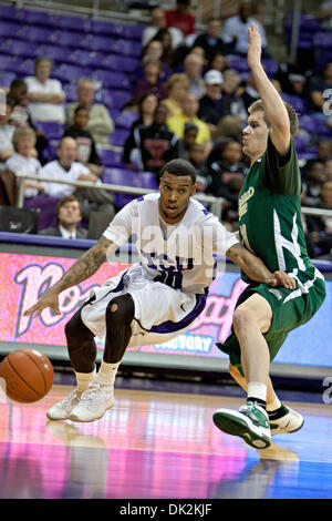 16 février 2011 - Fort Worth, Texas, US - TCU Horned Frogs Guard Hank épines (10) en action contre le Colorado State Rams. La Colorado State bat TCU 69-55 à Daniel-Meyer Coliseum. (Crédit Image : © Andrew Dieb/global/ZUMAPRESS.com) Southcreek Banque D'Images