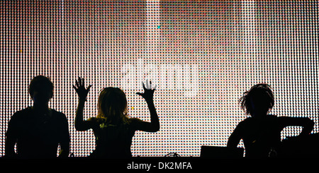 Krewella en live à l'Ultra Music Festival Europe Banque D'Images