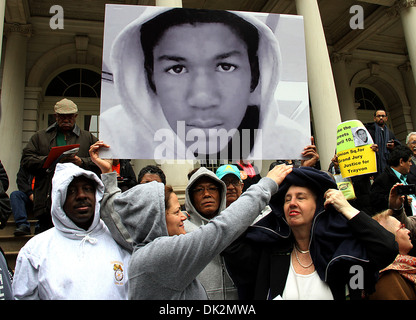 Climat La ville de New York conférence de presse Les membres du Conseil à la mémoire de Trayvon Martin a tenu à l'Hôtel de Ville New York City USA - Banque D'Images