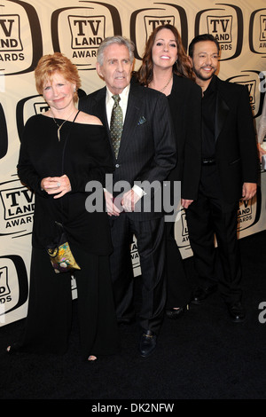 Bonnie Franklin Pat Harrington Jr et Glenn Phillips Mackenzie Scarpelli 10e TV Land Awards - Arrivals New York City Banque D'Images