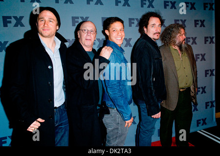 Sons of Anarchy cast Charlie Hunnam Dayton Callie Theo Rossi Kim Coates et Mark Boone Junior FX 2012 - Départ de ventes Banque D'Images