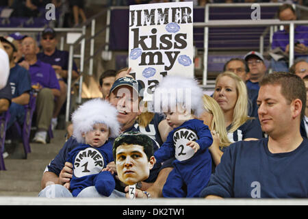 19 février 2011 - Fort Worth, Texas, US - BYU Cougars encourager leurs fans au cours de l'action contre le TCU Horned Frogs. A la mi-temps, BYU mène à Daniel-Meyer TCU 45-28 Coliseum. (Crédit Image : © Andrew Dieb/global/ZUMAPRESS.com) Southcreek Banque D'Images