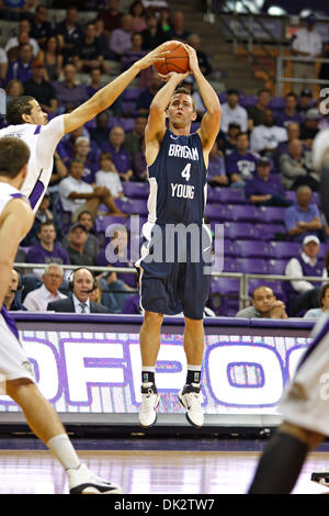 19 février 2011 - Fort Worth, Texas, US - Cougars Brigham Young Guard Jackson Emery (4) en action contre le TCU Horned Frogs. A la mi-temps, BYU mène à Daniel-Meyer TCU 45-28 Coliseum. (Crédit Image : © Andrew Dieb/global/ZUMAPRESS.com) Southcreek Banque D'Images