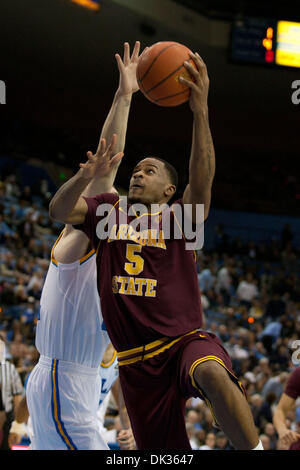24 février 2011 - Westwood, Californie, États-Unis - Arizona State Sun Devils avant Kyle Cain # 5 en action au cours de la jeu de basket-ball de NCAA entre l'Arizona State Sun Devils et l'UCLA Bruins à Pauley Pavilion. Les Bruins mènent les Sun Devils à la moitié avec un score de 3 4-101 bocagrande. (Crédit Image : © Brandon Parry/global/ZUMAPRESS.com) Southcreek Banque D'Images