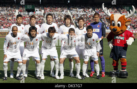 Le 26 février 2011 - Yokohama, Japon - Les joueurs de Kashima Antlers poser pour des photos au cours de la FUJI XEROX SUPER CUP 2011 de Nissan Stadium à Yokohama, au Japon. Nagoya Grampus Kashima Antlers défait par 1-1(PK3-1) (Crédit Image : © Shugo Takemi/Jana Press/ZUMAPRESS.com) Banque D'Images