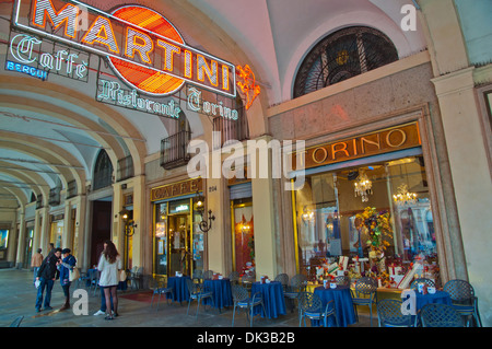 Caffe Torino extérieur grand café de la place Piazza San Carlo Turin ville centrale Région du Piémont en Italie du nord Europe Banque D'Images