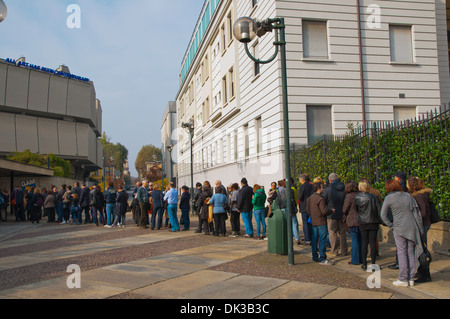 En dehors de la file d'Galleria Civica d'Arte Moderna e Contemporanea le Musée d'Art Moderne Centre de Turin Piémont Italie Europe Banque D'Images