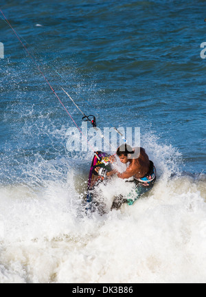 Kite surfer, Cumbuco, Fortaleza, Brésil district. Banque D'Images