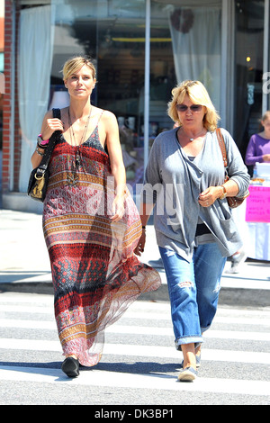 Heidi Klum et sa mère Erna Klum sont vus dehors et environ dans la région de Brentwood Los Angeles Californie - 21.04.12 Banque D'Images