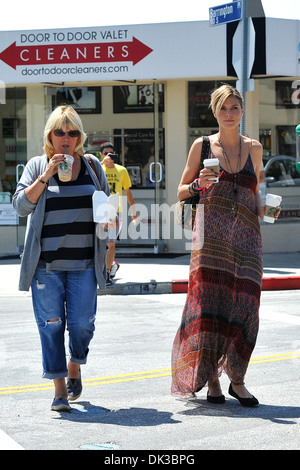 Heidi Klum et sa mère Erna Klum sont vus dehors et environ dans la région de Brentwood Los Angeles Californie - 21.04.12 Banque D'Images