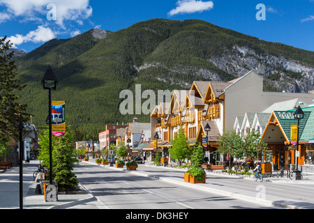 Rue principale à Banff, Alberta, Canada. Banque D'Images