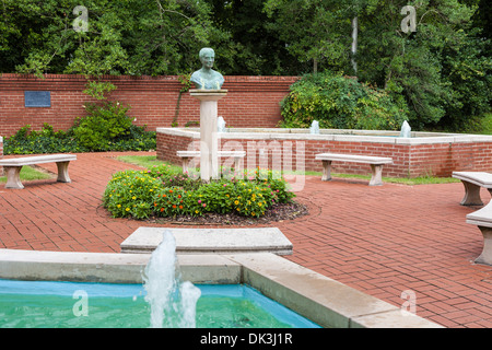 Fontaine Memorial au motif de Ivy Green, le lieu de naissance de Helen Keller, à Florence, Alabama Banque D'Images