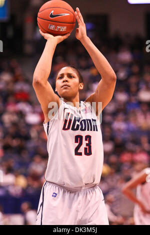 6 mars 2011 - Hartford, Connecticut, États-Unis d'Amérique - Connecticut Huskies avant Maya Moore (23) était de 100 pour cent sur lancers francs pour le match contre le Georgetown Hoyas. New York battu Georgetown 59 - 43 (Crédit Image : © Mark Fort/global/ZUMAPRESS.com) Southcreek Banque D'Images