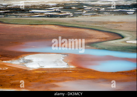 Photographie du paysage et des caractéristiques de la zone du bassin de porcelaine. Le Parc National de Yellowstone, Wyoming. Banque D'Images