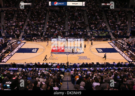 Mar. 9, 2011 - Hartford, Connecticut, États-Unis d'Amérique - Connecticut Huskies frais jusqu'à l'ouverture de la cour minutes de jeu contre le Notre Dame Fighting Irish. Washington à l'encontre de Notre Dame 73 - 64. (Crédit Image : © Mark Fort/global/ZUMAPRESS.com) Southcreek Banque D'Images