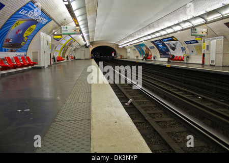 Paris - Métro Paris Métro vide avec un seul voyageur. Banque D'Images