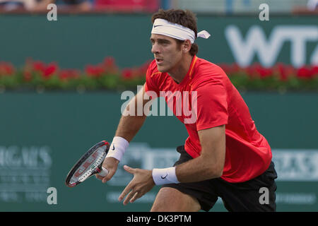 10 mars 2011 - Indian Wells, Californie, États-Unis - 10 mars 2011 : Juan Martin Del Potro (ARG) se prépare à retourner un coup de la Men's premier tour du BNP Paribas Open 2011 s'est tenue à l'Indian Wells Tennis Garden à Indian Wells, en Californie. Del Potro a gagné avec un score de 6-4, 6-0. (Crédit Image : © Gerry Maceda/ZUMAPRESS.com) Southcreek/mondial Banque D'Images