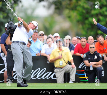 10 mars 2011 - Miami, Floride, États-Unis d'Amérique - après le jeu reprend après de fortes tempêtes ont causé d'importants dégâts à la WGC Cadillac Championship at Doral Resort et Spa à Miami, (Image Crédit : © Brad Barr/ZUMAPRESS.com) Southcreek/mondial Banque D'Images