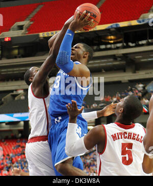 Mar. 12, 2011 - Atlanta, GA, USA - Kentucky Wildcats avant Terrence Jones (3) musclée à l'intérieur d'un panier au Kentucky Kentucky joué le Samedi, Mars 12, 2011, à Atlanta, GA. Photo par Mark Cornelison | Personnel. (Crédit Image : © Lexington Herald-Leader/ZUMAPRESS.com) Banque D'Images